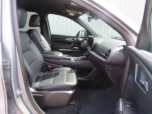 Used 2025 Chevrolet Traverse LT AWD/4WD image 23