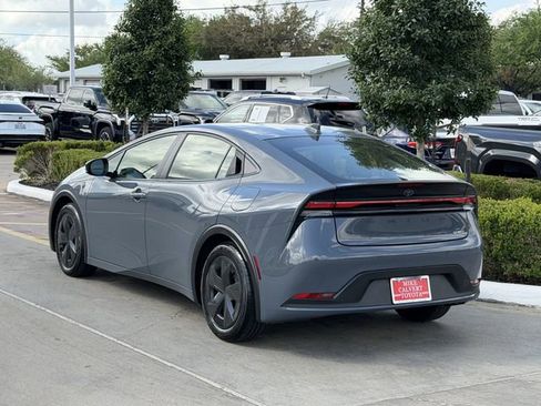 Used 2024 Toyota Prius LE image 5