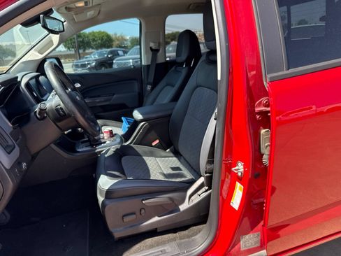 Used 2018 Chevrolet Colorado Z71 RWD image 12