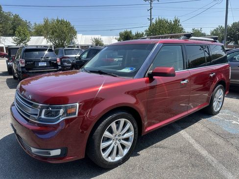 Used 2018 Ford Flex Limited w/ Class III Trailer Tow Package FWD image 2