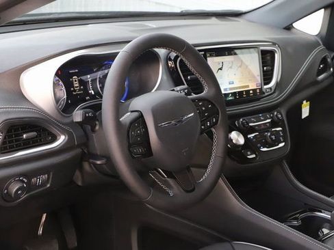 New 2026 Chrysler Pacifica Limited w/ S Appearance Package image 12