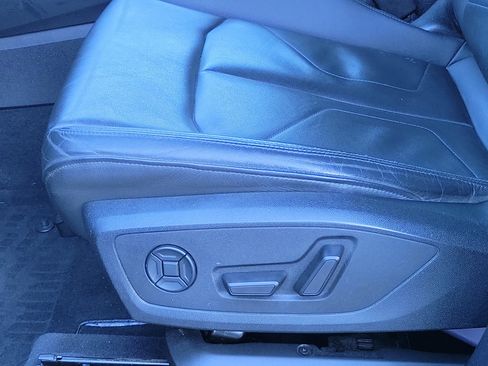 Used 2020 Audi Q3 2.0T Premium image 17