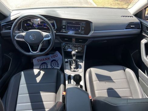 Used 2023 Volkswagen Jetta SE FWD image 25