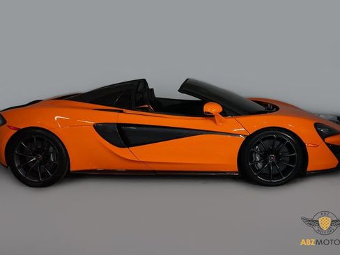Used 2018 McLaren 570S Spider image 5