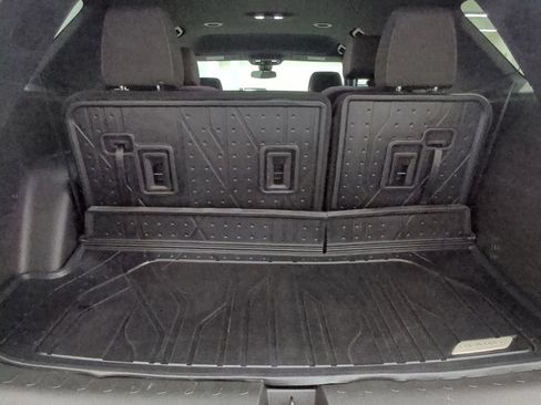 Used 2023 Chevrolet Traverse LT FWD image 31