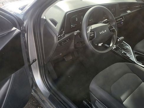 Used 2025 Kia Niro LX FWD image 3