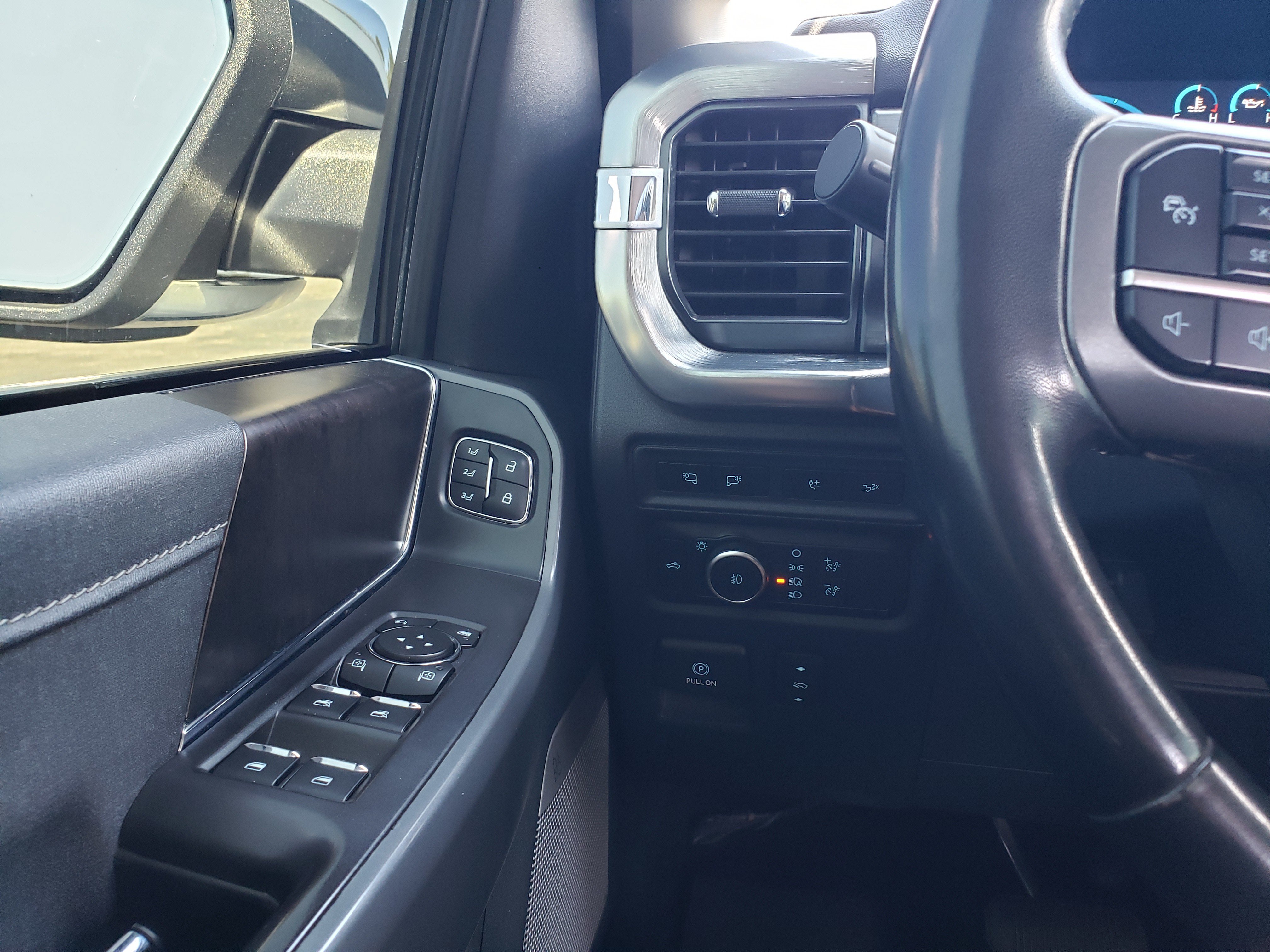 Used 2022 Ford F150 Lariat AWD/4WD image 12