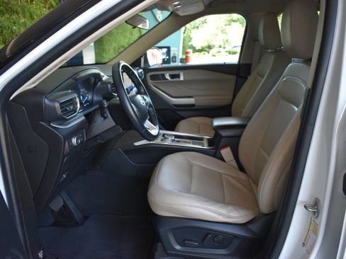 Used 2021 Ford Explorer XLT w/ Equipment Group 202A RWD image 7