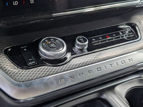 New 2026 Ford Expedition Platinum image 17