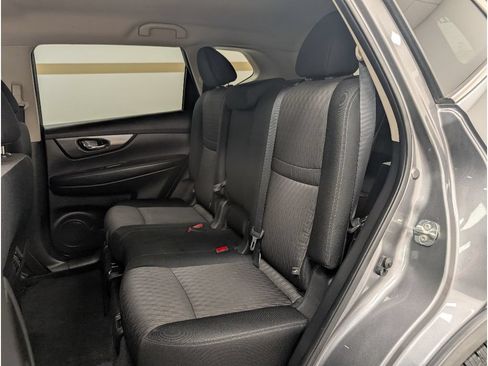 Used 2020 Nissan Rogue SV w/ Premium Package FWD image 17