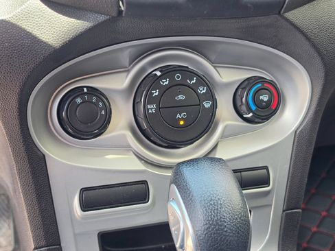 Used 2015 Ford Fiesta SE FWD image 12
