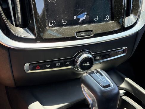 Used 2019 Volvo S60 T5 Momentum FWD image 10
