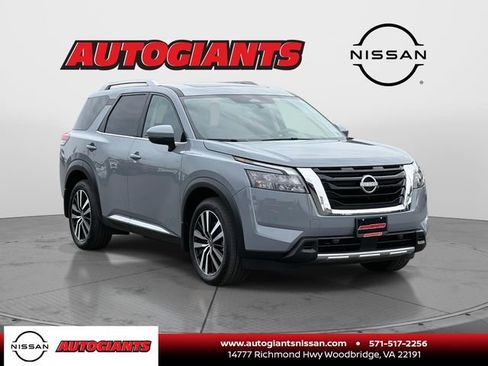 Used 2025 Nissan Pathfinder Platinum image 1
