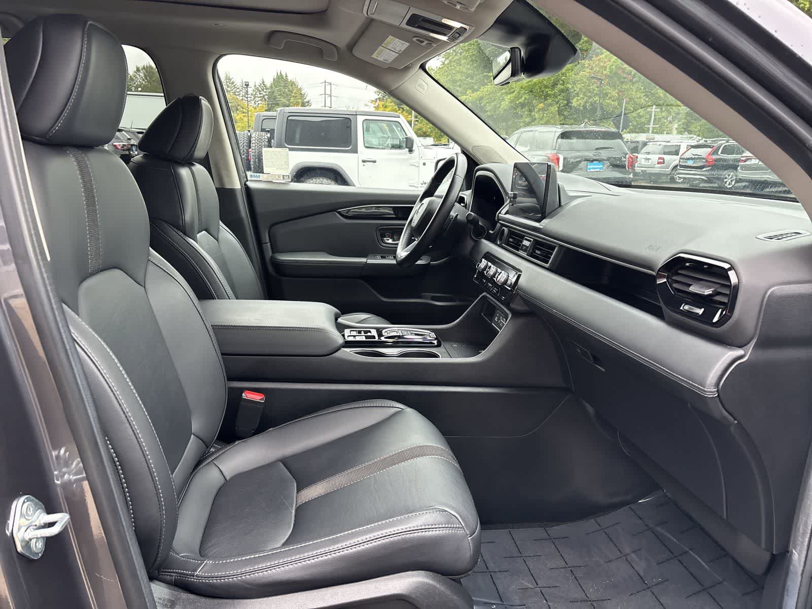 Used 2025 Honda Pilot Touring image 5