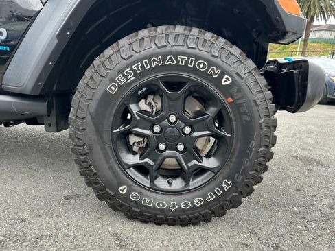 Used 2023 Jeep Wrangler Unlimited w/ Sun & Screen Package image 65