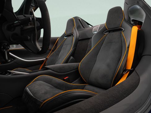 Used 2025 McLaren Artura Spider RWD image 10