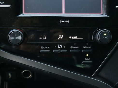 Used 2020 Toyota Camry SE FWD image 34
