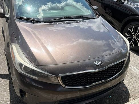 Used 2018 Kia Forte LX FWD image 1
