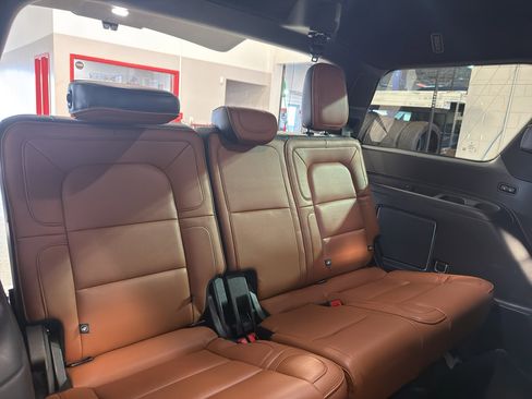 Used 2018 Lincoln Navigator Reserve w/ Technology Package AWD/4WD image 28