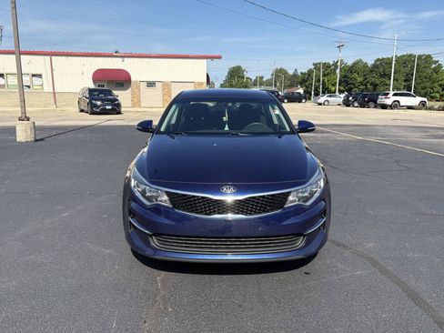Used 2017 Kia Optima LX w/ Driver Convenience Package FWD image 3