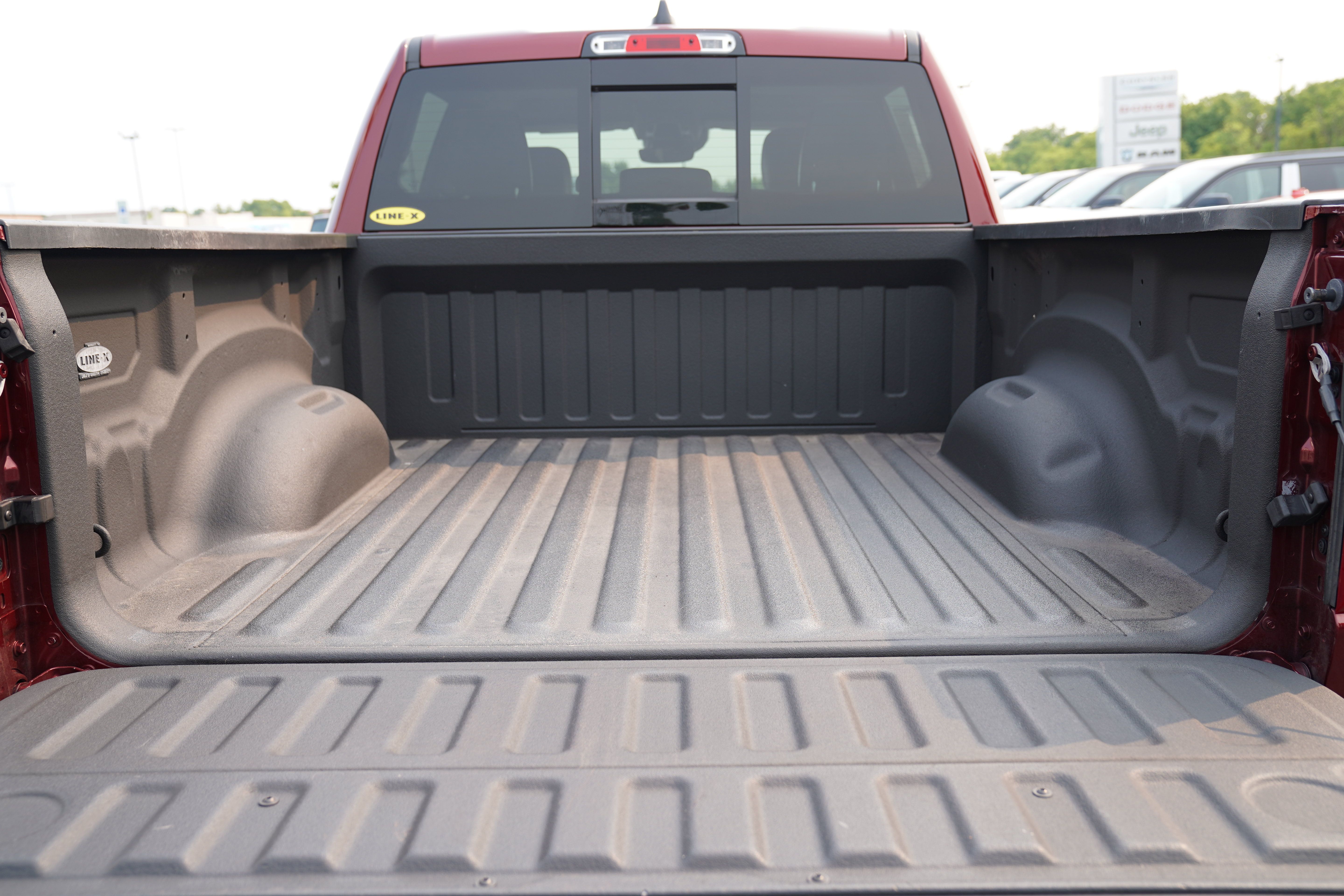 Used 2022 RAM 1500 Laramie AWD/4WD image 8