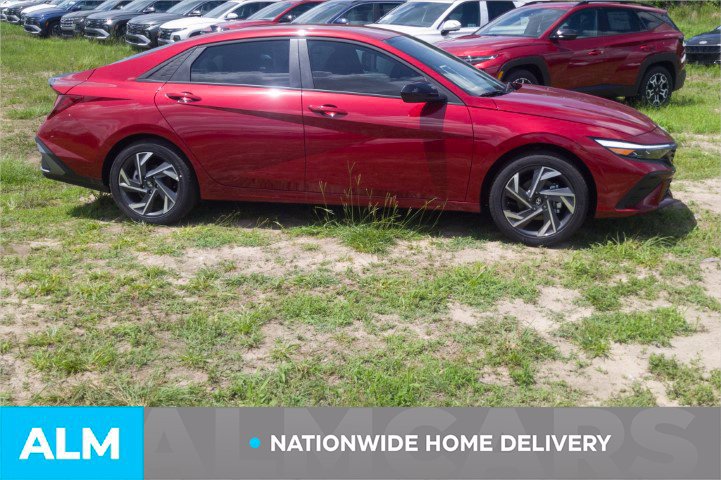 Used 2025 Hyundai Elantra Sport FWD image 4