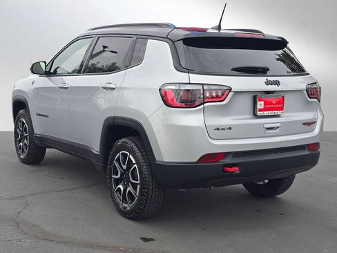 Used 2024 Jeep Compass Trailhawk AWD/4WD image 5