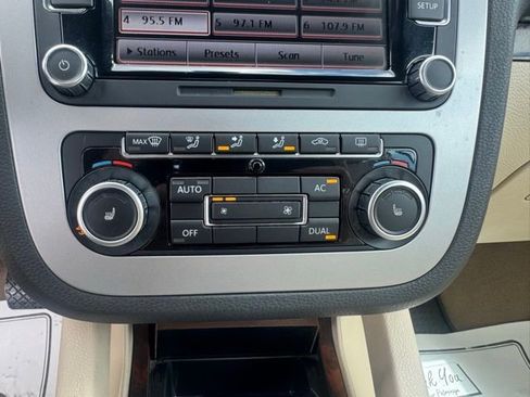 Used 2010 Volkswagen Eos Lux FWD image 18