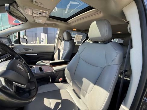 Used 2021 Toyota Sienna XLE FWD image 24