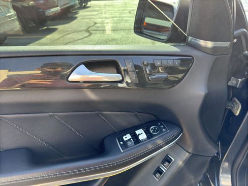 Used 2015 Mercedes-Benz GL 550 4MATIC w/ Accessory Chrome Package image 23