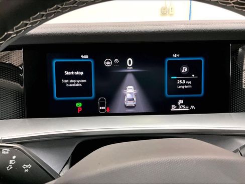 Used 2025 Volkswagen Tiguan SE image 22