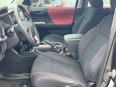 Used 2018 Toyota Tacoma SR5 image 12