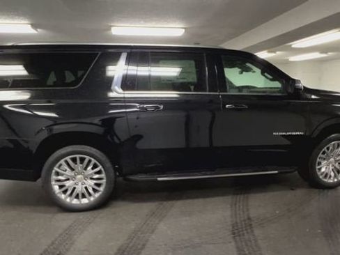 New 2025 Chevrolet Suburban Premier AWD/4WD image 9