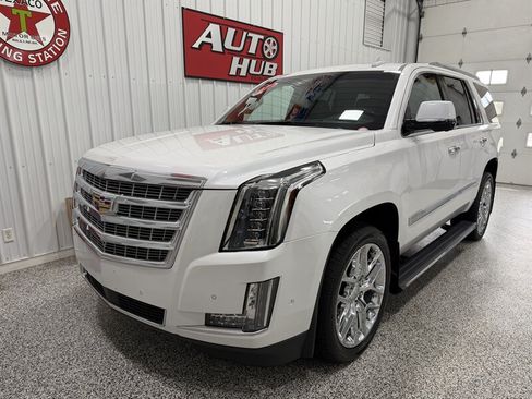 Used 2017 Cadillac Escalade Premium Luxury w/ LPO, Radiant Package AWD/4WD image 2