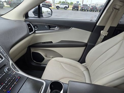 Used 2020 Lincoln Nautilus Reserve AWD/4WD image 17