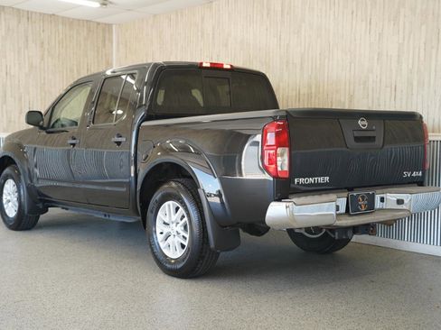 Used 2020 Nissan Frontier SV w/ SV Utility Package AWD/4WD image 7