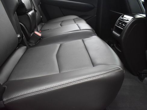 Certified 2024 Cadillac XT5 Sportv w/ LPO, Red Accent Package image 30