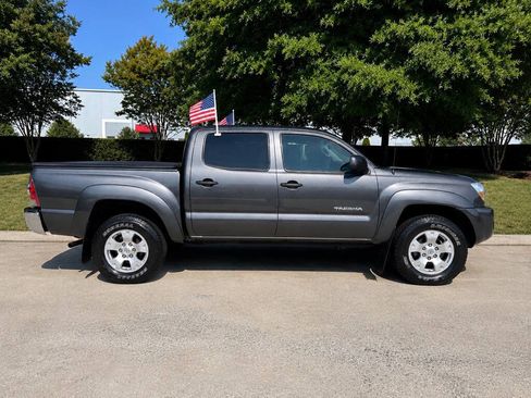 Used 2011 Toyota Tacoma 4x4 Double Cab w/ SR5 Pkg #2 image 2