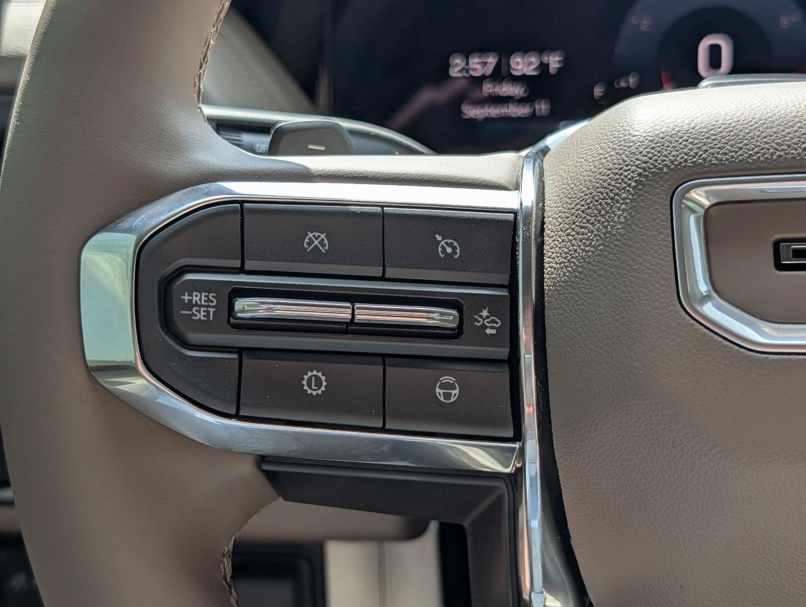 Used 2025 GMC Yukon Denali RWD image 21