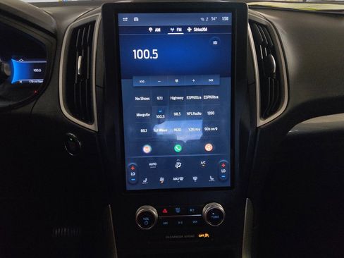 Used 2023 Ford Edge SEL image 25