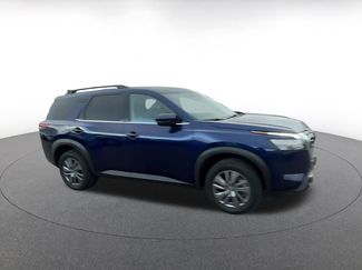 Used 2025 Nissan Pathfinder SV video 2