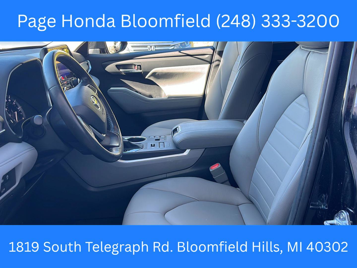 Used 2024 Toyota Highlander XLE AWD/4WD image 1