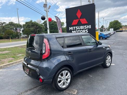 Used 2016 Kia Soul + FWD image 4