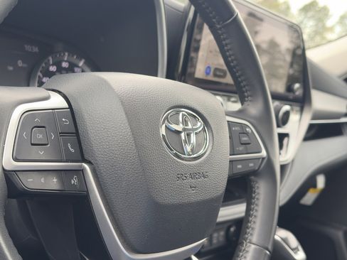 Used 2025 Toyota Highlander XLE image 33