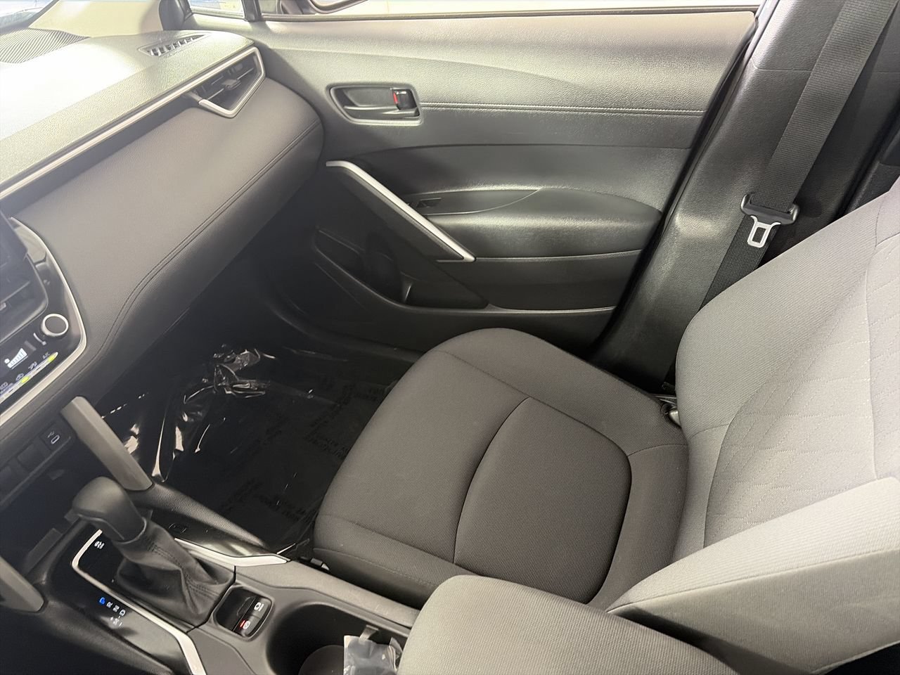 Used 2025 Toyota Corolla Cross LE FWD image 22