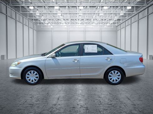 Used 2006 Toyota Camry LE FWD image 2