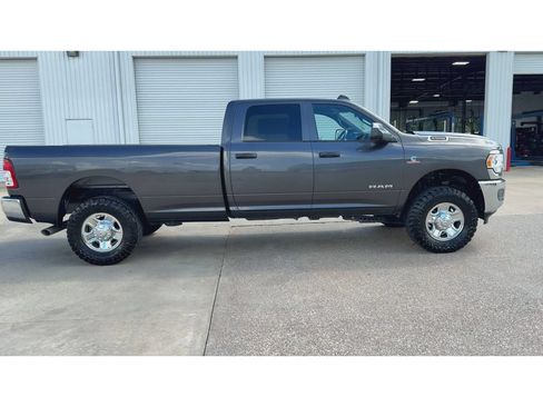 Used 2022 RAM 2500 Tradesman w/ Chrome Appearance Group AWD/4WD image 9