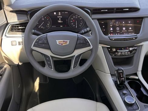 New 2025 Cadillac XT5 Premium Luxury FWD image 8
