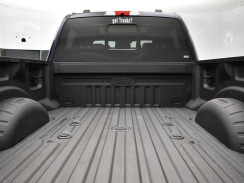 Used 2022 Ford F250 Lariat w/ Black Appearance Package image 6