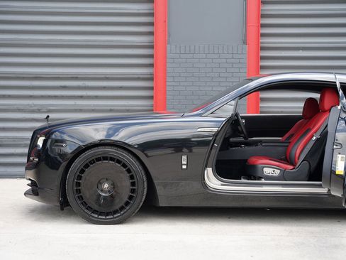 Used 2019 Rolls-Royce Wraith RWD image 3
